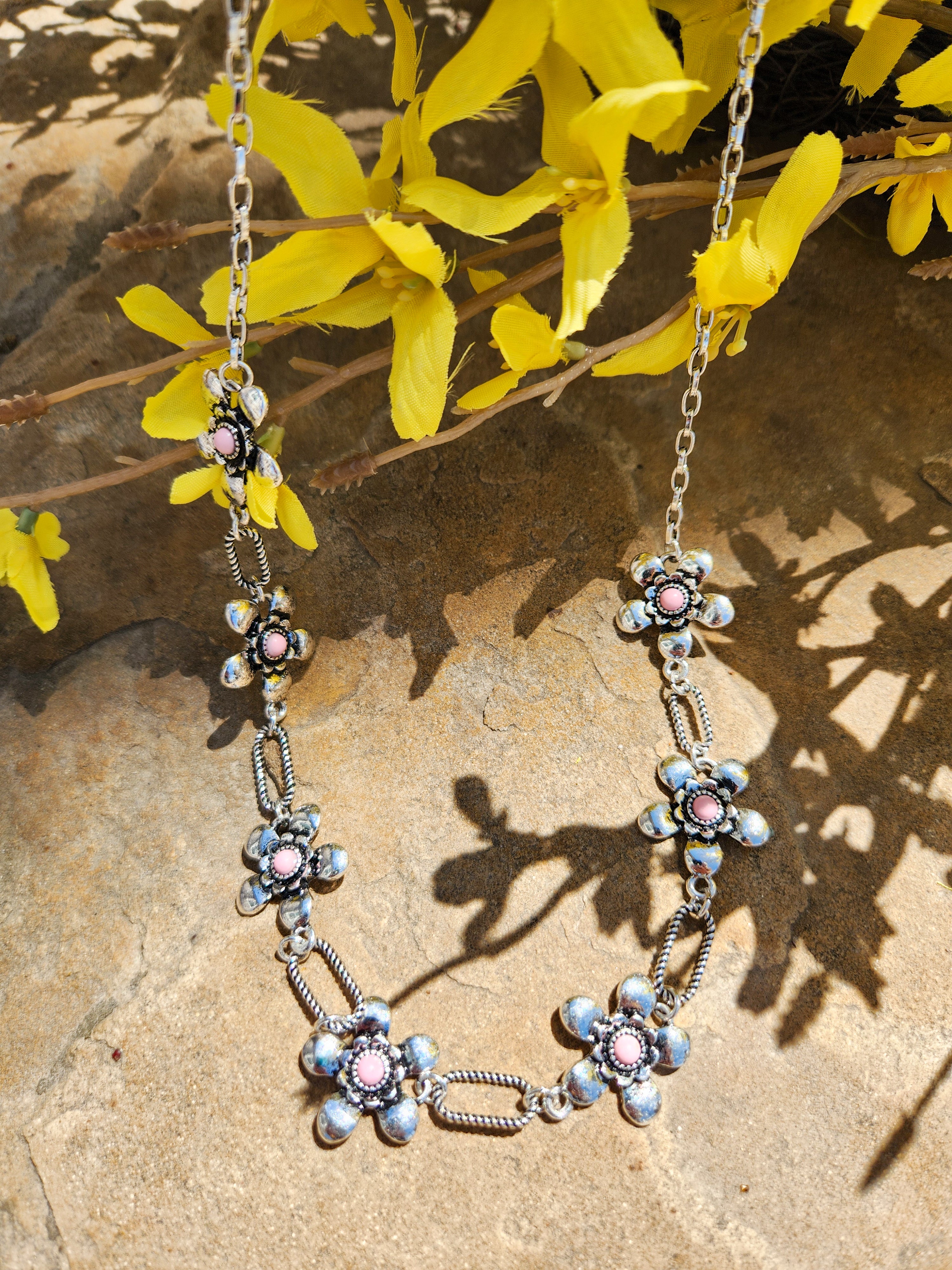 Flower Pendant Bench Necklaces