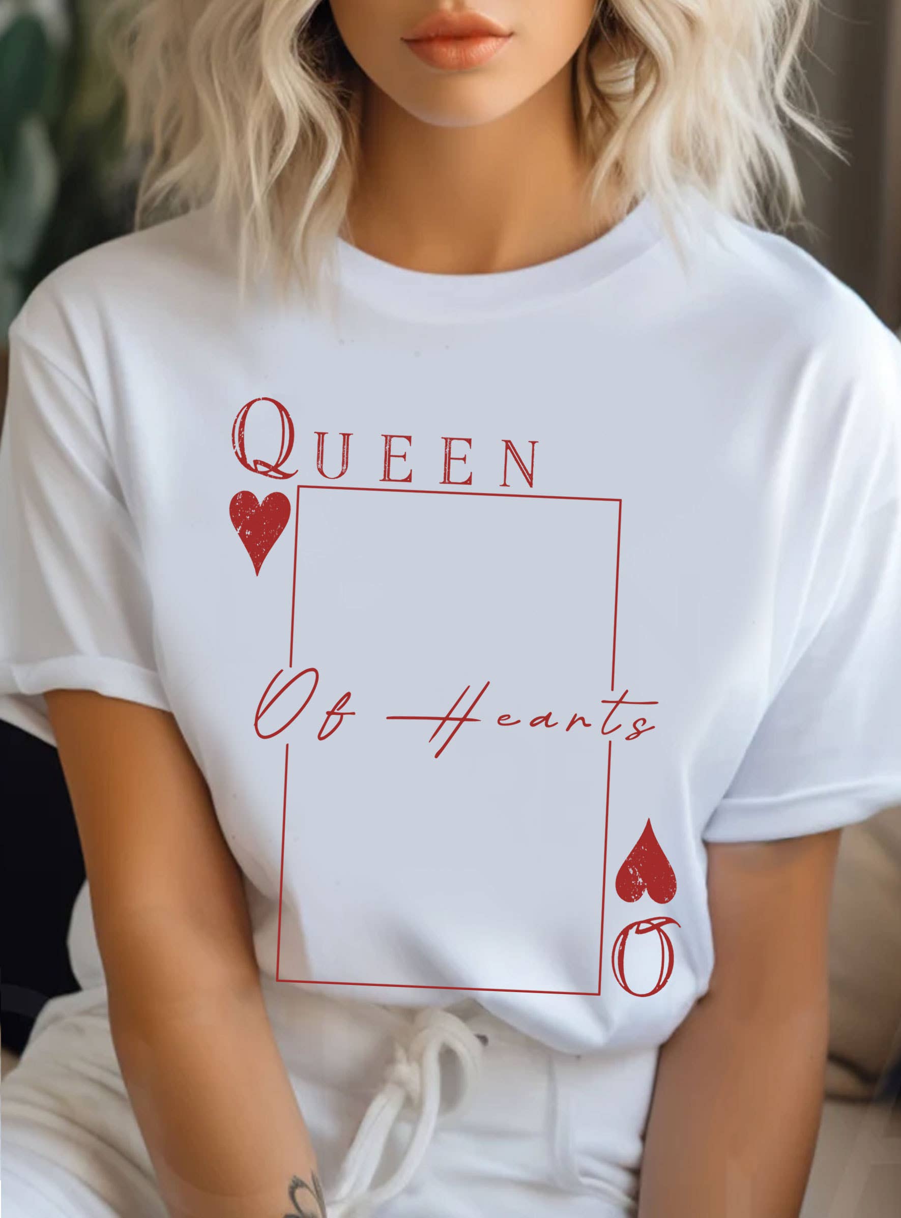 QUEEN OF HEARTS GRAPHIC TSHIRT: White